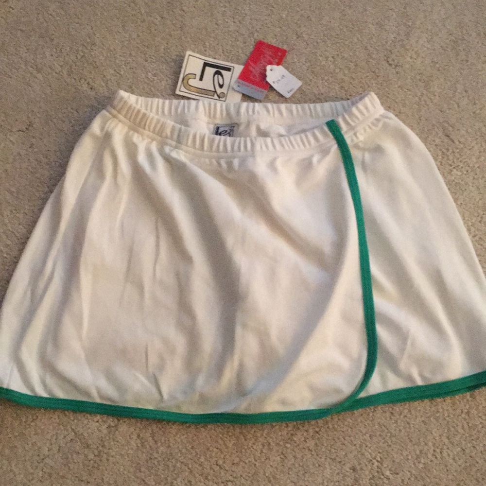LeJ  NWT White w/ green tennis skirt Size M